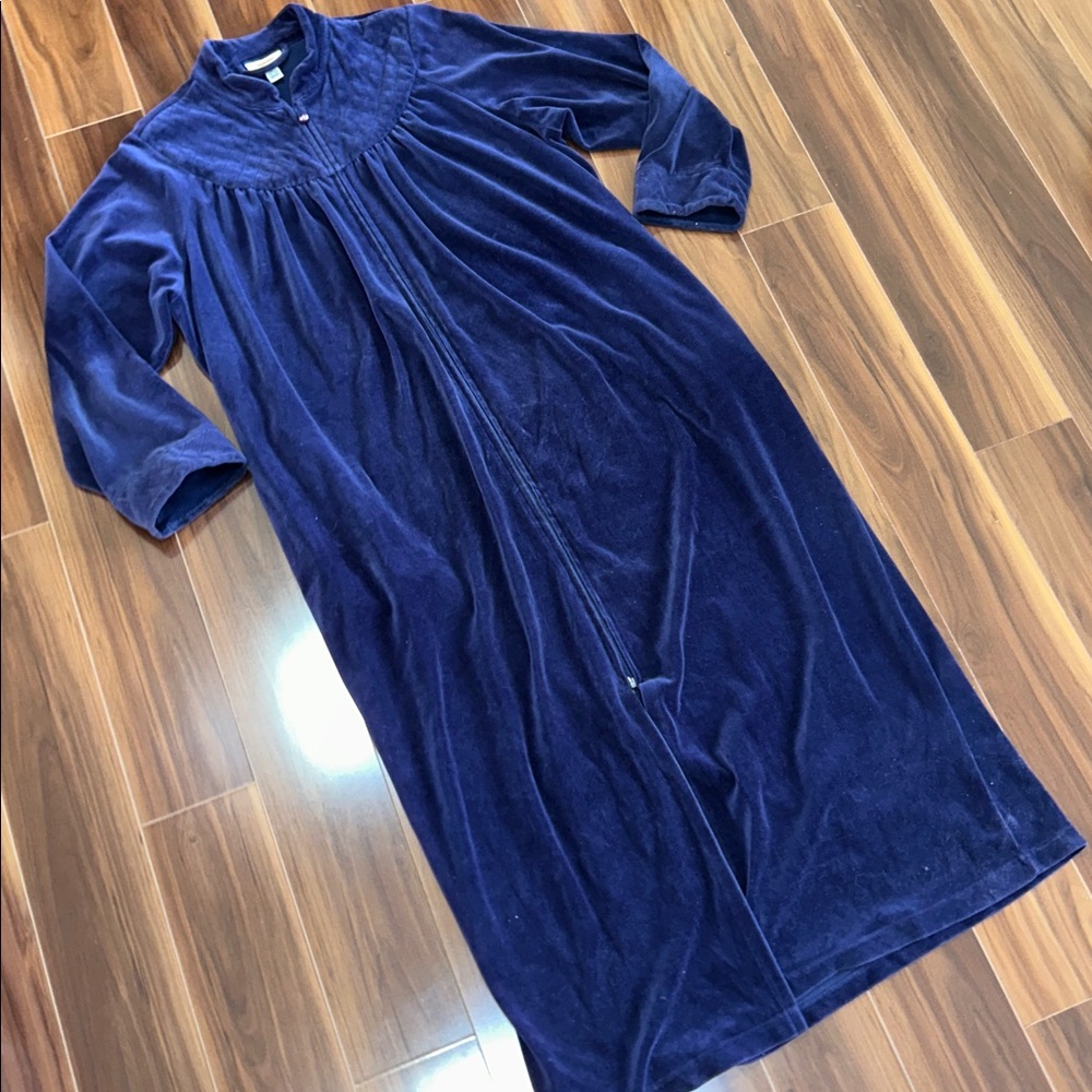 Medium Talbots 80% cotton velour bathrobe robe